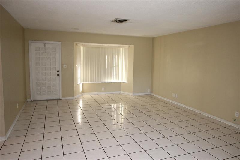 10131 Southwest 50th Street - Photo 3 of 13