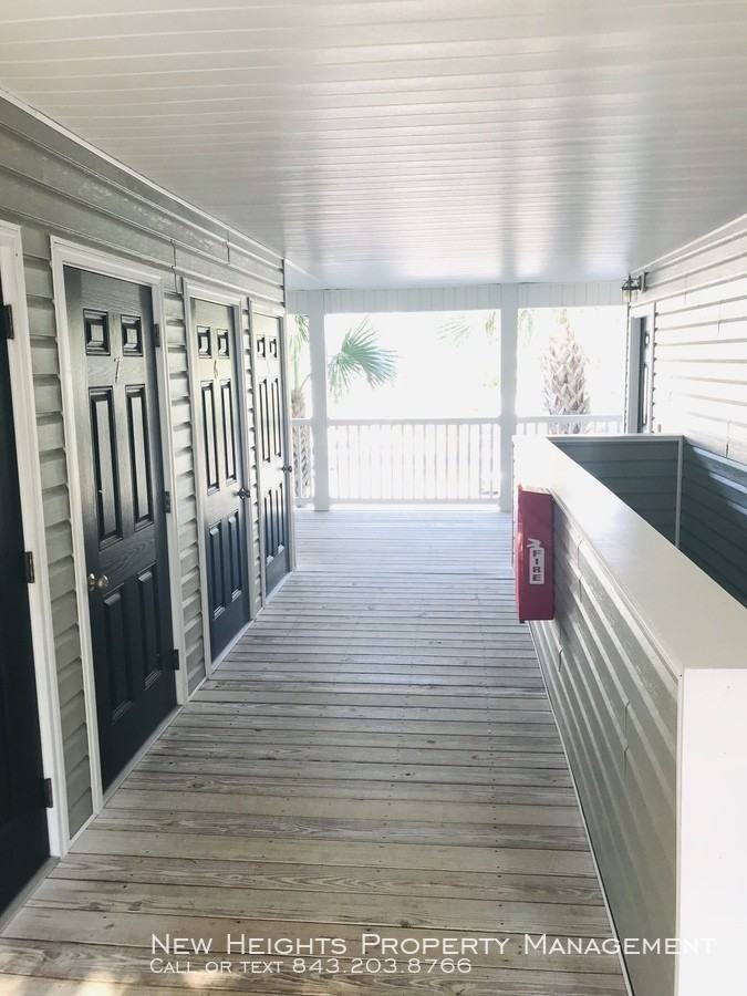 407 S Elgin Ct - Photo 2 of 21