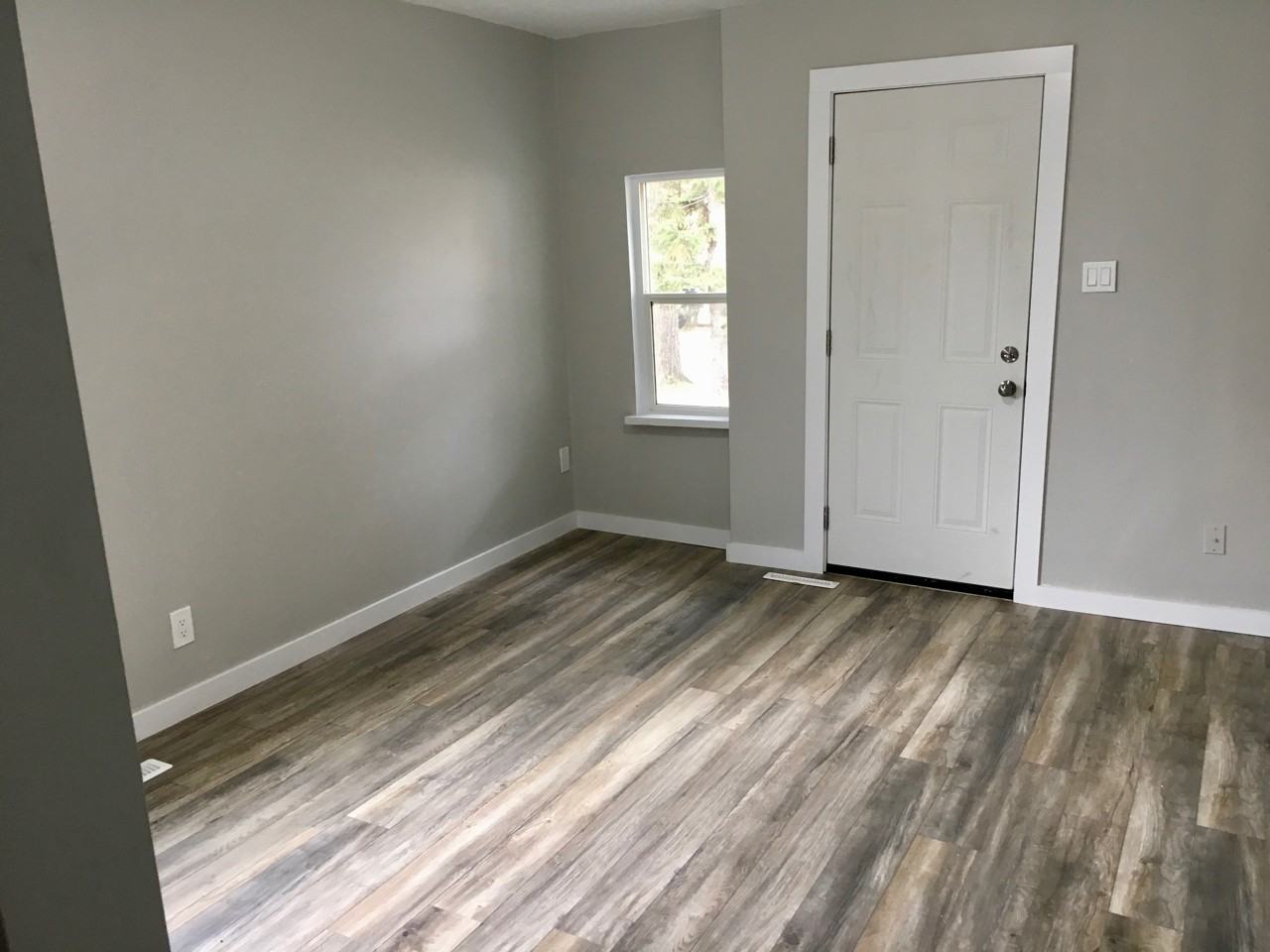 679 Montague St - Photo 2 of 12