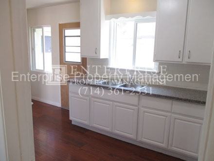 302 Eastside Ave - Photo 2 of 10