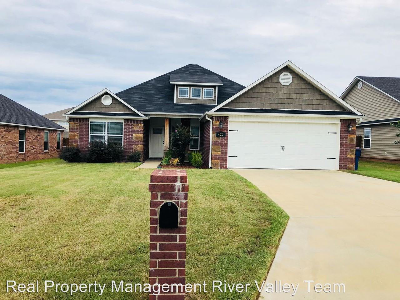 423 Ridge Point Dr - Photo 2 of 20