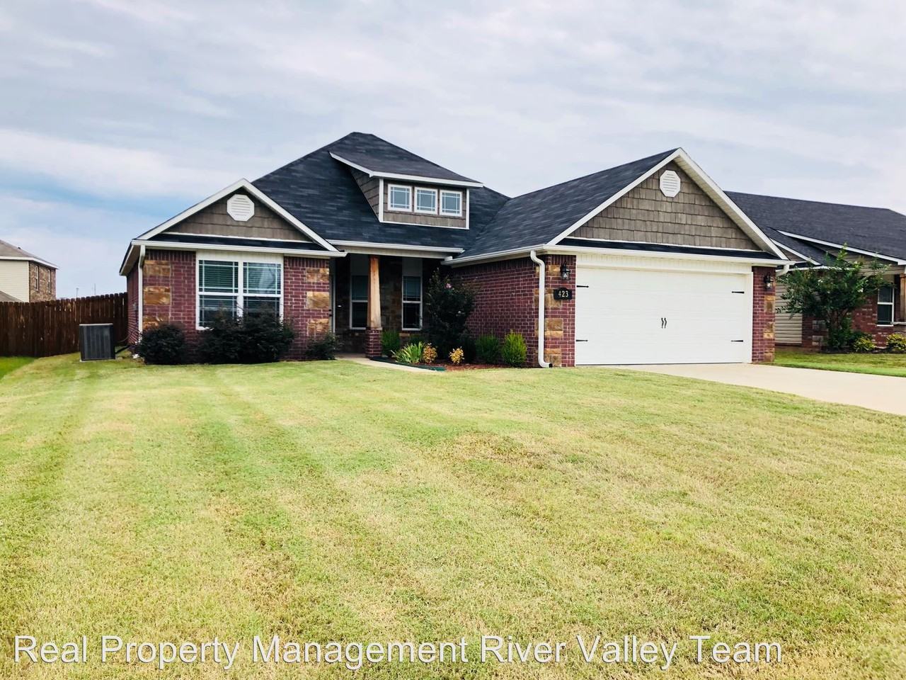 423 Ridge Point Dr - Photo 3 of 20