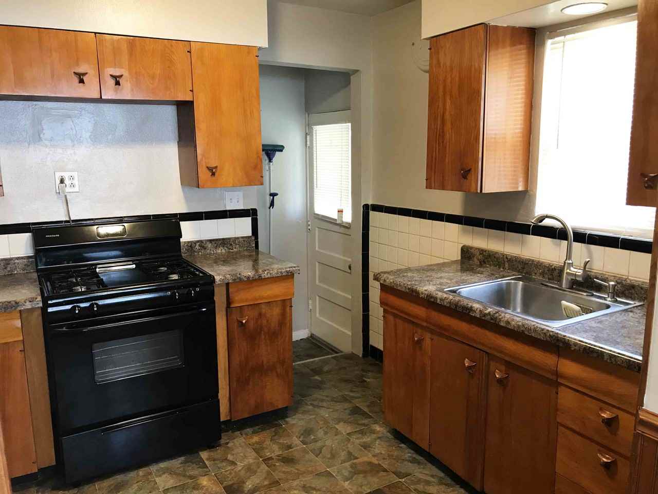 1143 Reyem Ct - Photo 3 of 5