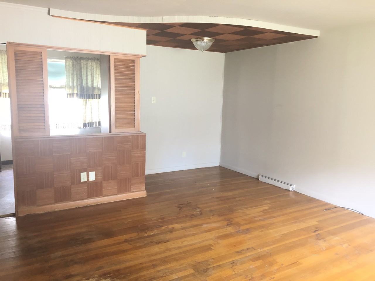 9847 Lawnview Dr - Photo 3 of 9