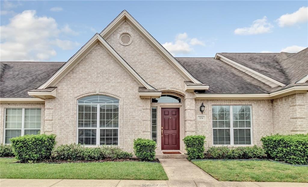 204 Fraternity Row - Photo 2 of 18