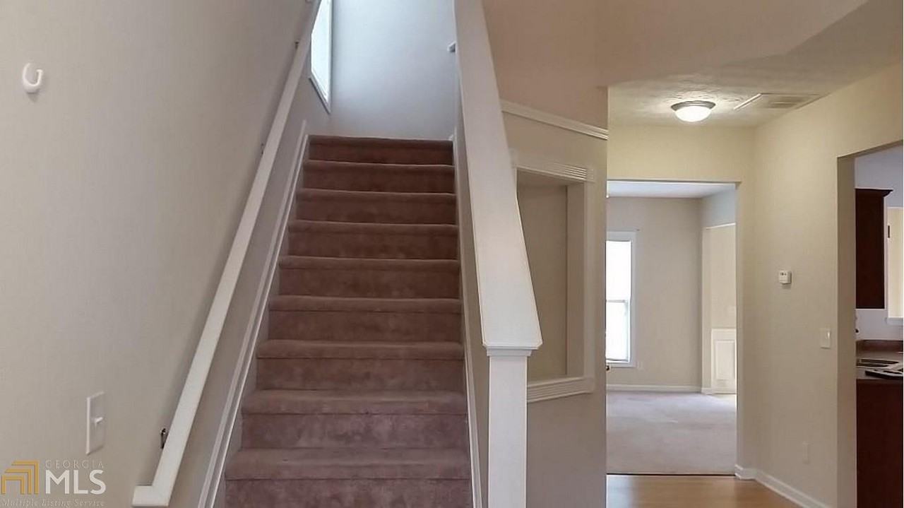 730 Mountain Laurel Dr - Photo 2 of 13