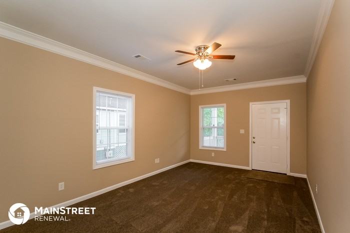 117 Brown Ave SE - Photo 2 of 15