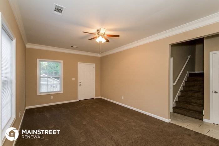 117 Brown Ave SE - Photo 3 of 15