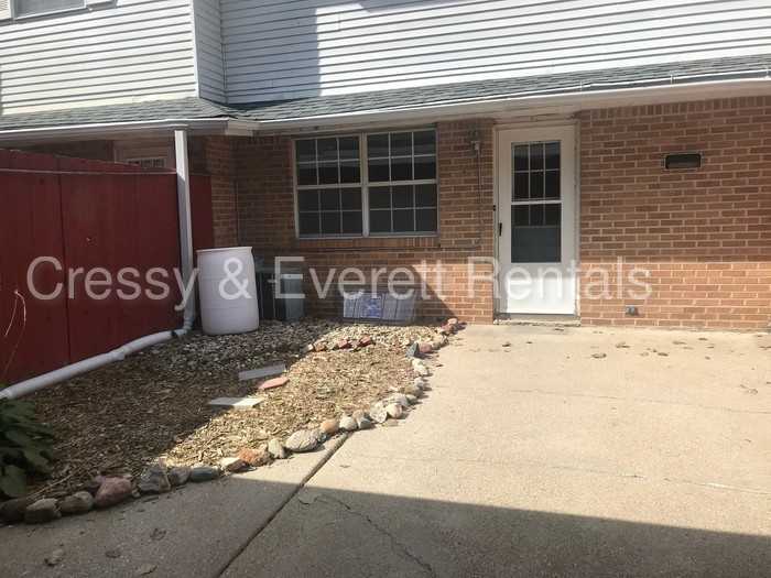 945 S 3rd St - Photo 2 of 16