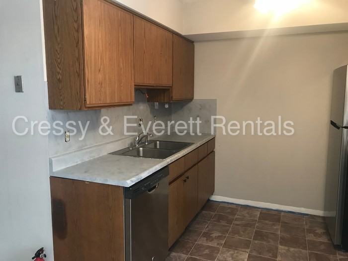 945 S 3rd St - Photo 3 of 16