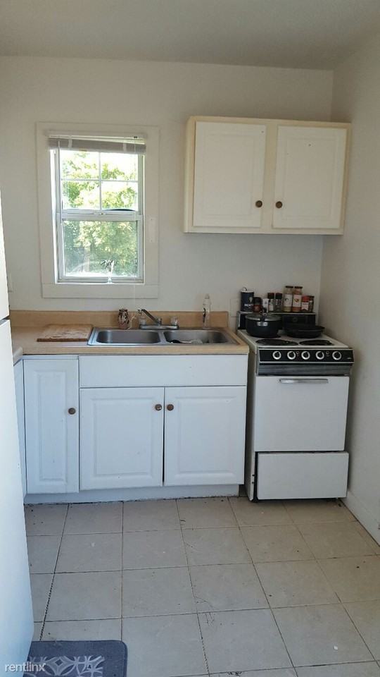 112 S Adams St - Photo 2 of 7