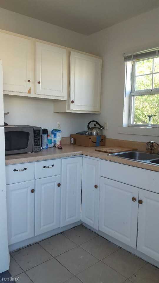 112 S Adams St - Photo 3 of 7