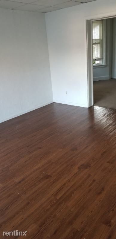 1168 Main St - Photo 2 of 7