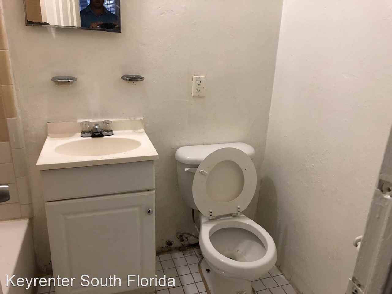 2300 NW 6th Street - Photo 3 of 9