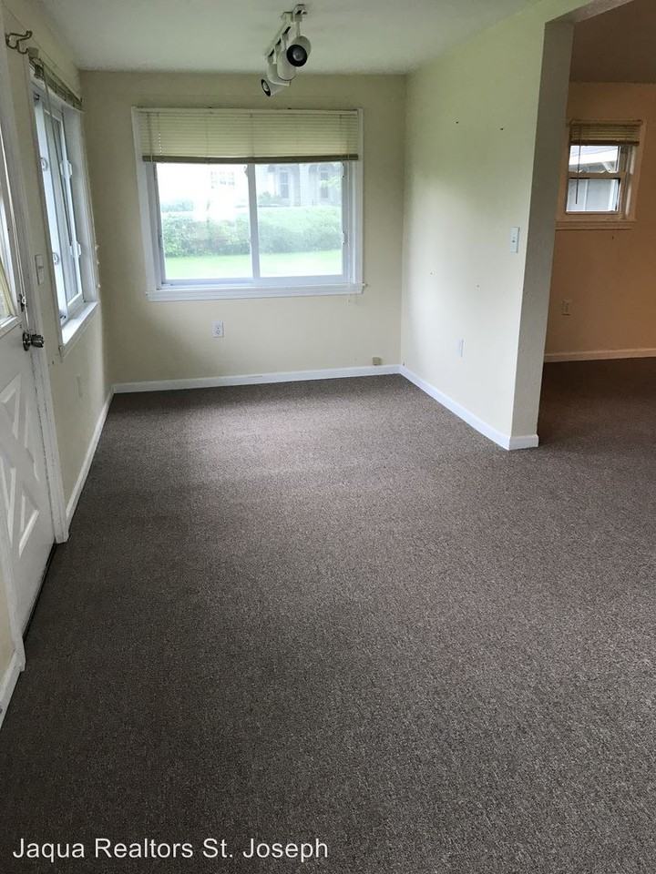 354 N Shore Dr - Photo 2 of 7