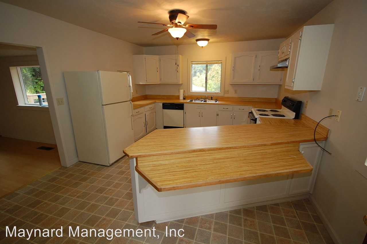 8470 Center St - Photo 2 of 10