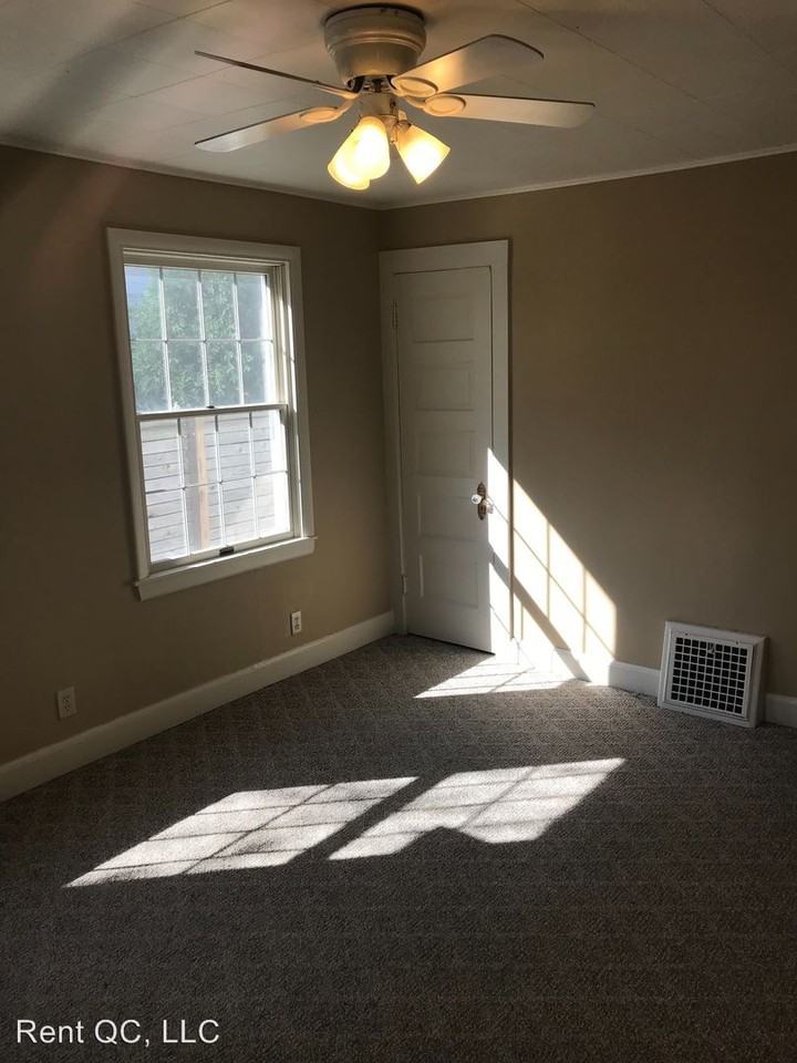 1851 27th St - Photo 3 of 10