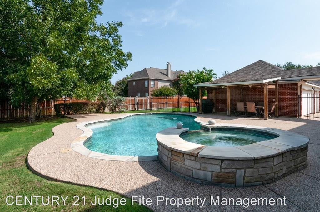 1706 Water Lily Dr - Photo 2 of 10