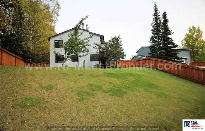 9826 Gravina Cir - Photo 3 of 29