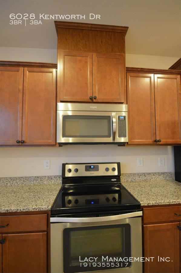 6028 Kentworth Dr - Photo 3 of 20