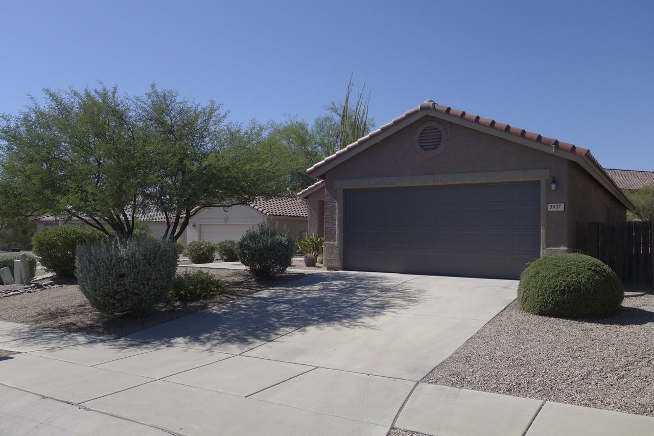 3437 N Oak Springs Ct - Photo 2 of 16