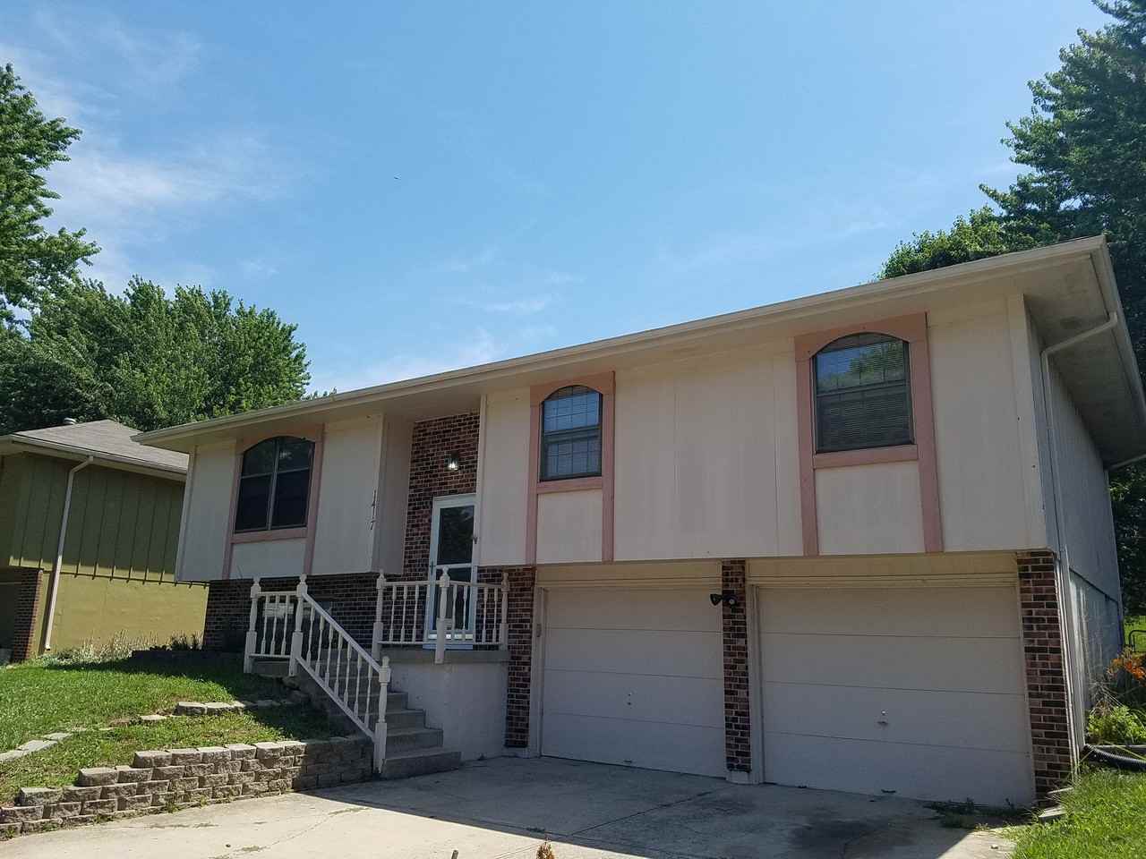 1417 N Blue Mills Rd - Photo 2 of 16