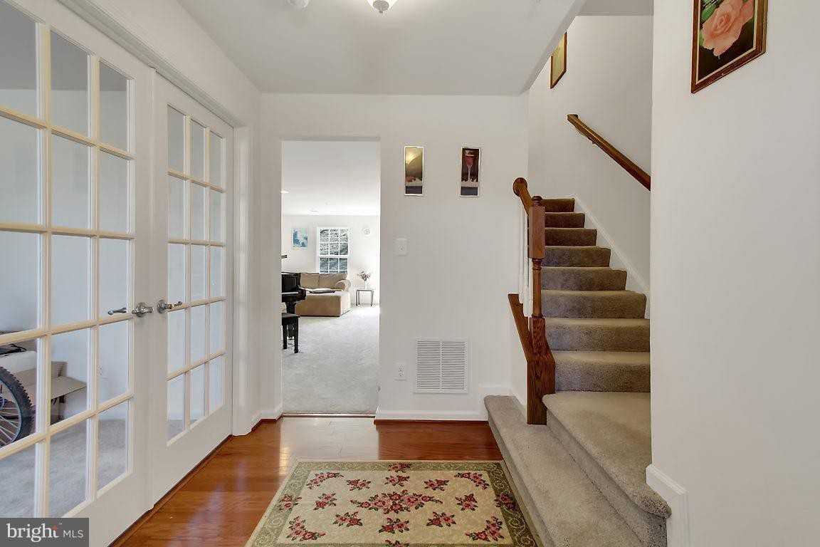 391 Laurel Oak Ln - Photo 2 of 33