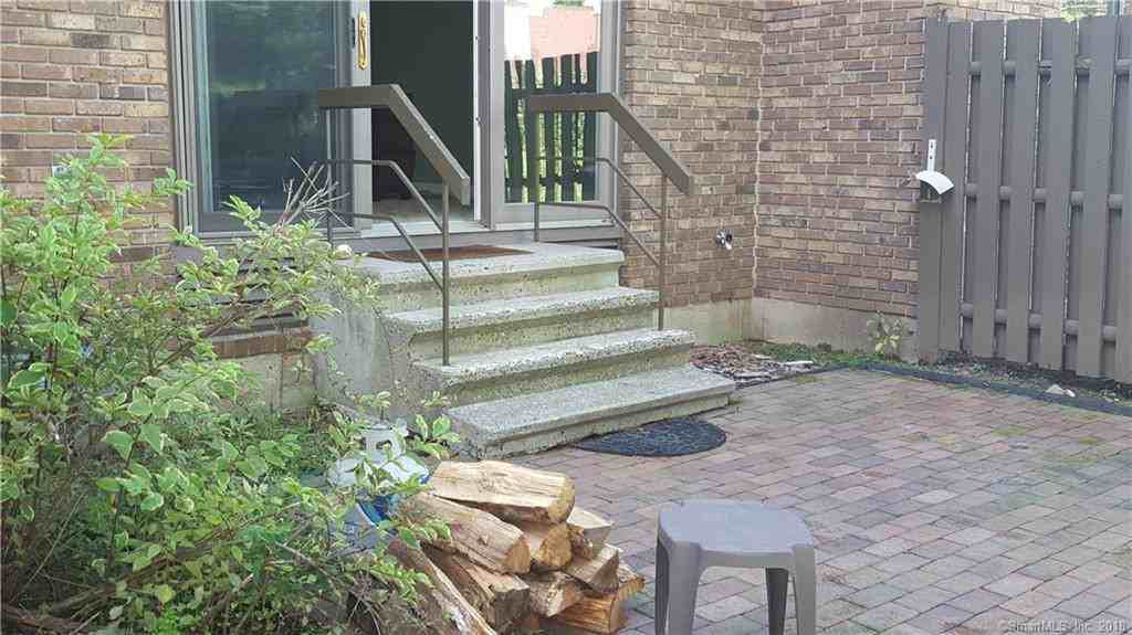 95 Hunters Ln - Photo 3 of 18