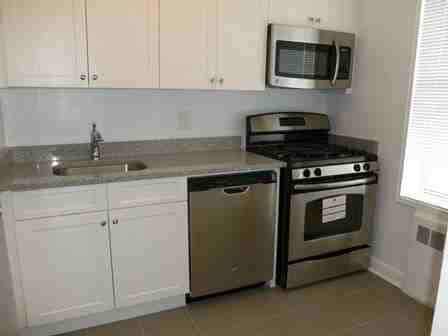 53-48 37th Street 3R - Photo 2 of 3