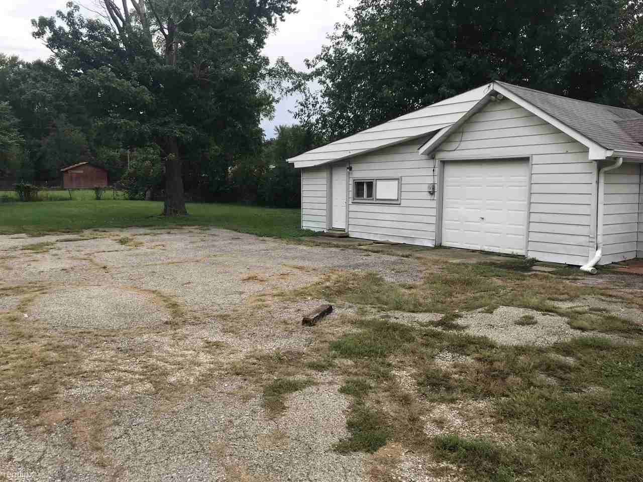 4721 S Meridian St - Photo 3 of 14