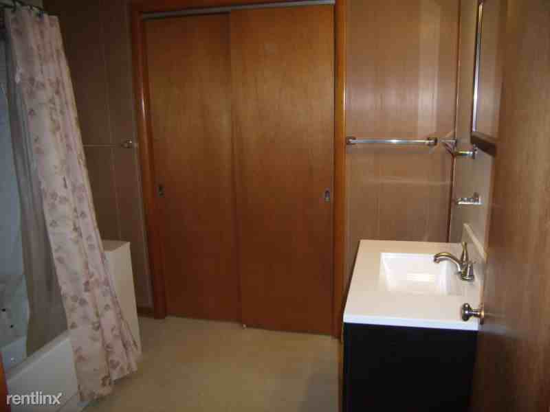 521 Hancock St - Photo 3 of 7