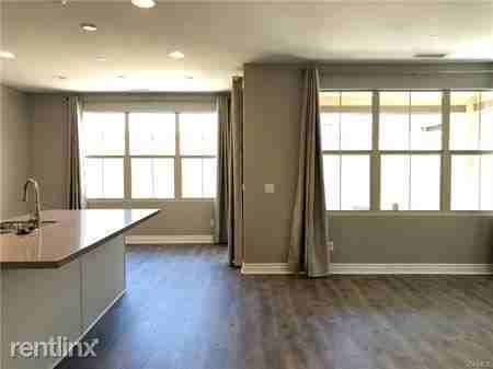 211 W 2nd St - Photo 3 of 23