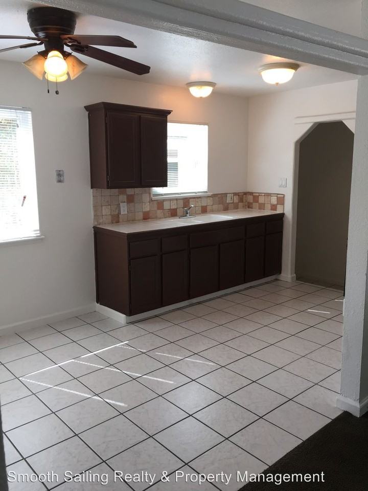 5491 28th St - Photo 2 of 7