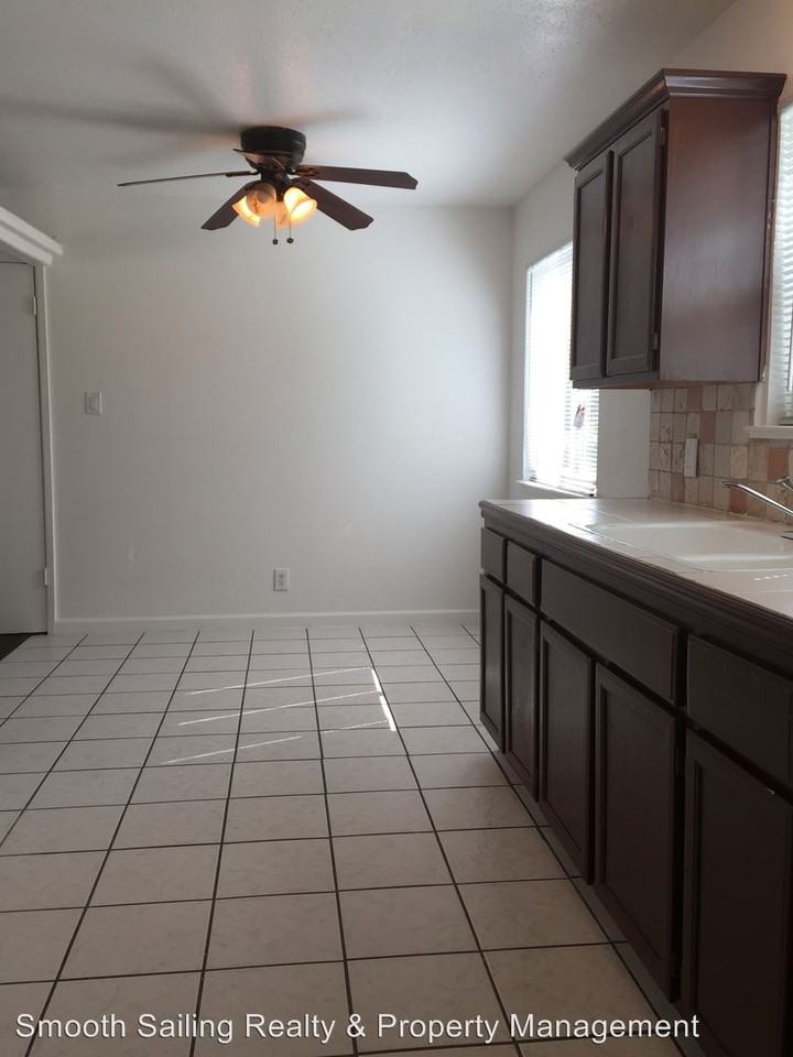 5491 28th St - Photo 3 of 7