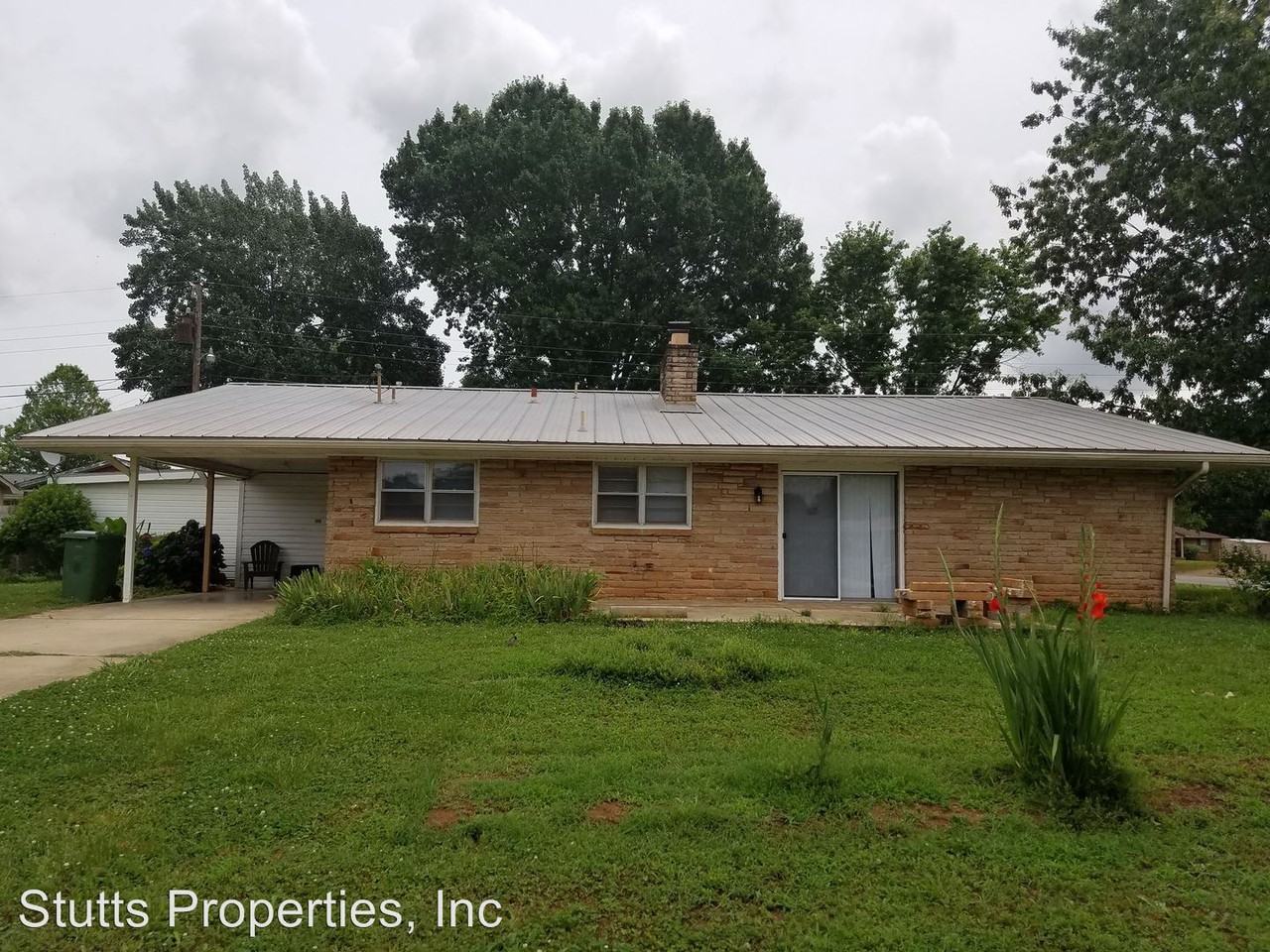 1511 Harding Ave - Photo 3 of 20