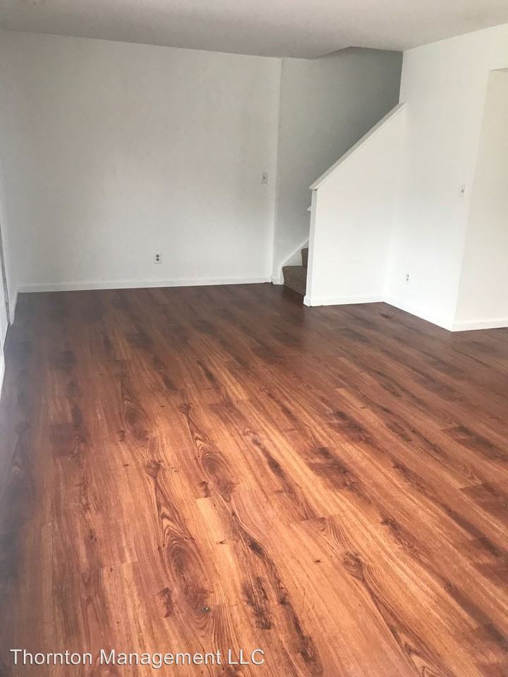 360 Pool Dr - Photo 3 of 10