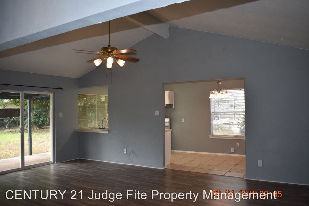 1422 Clearbrook St - Photo 2 of 10