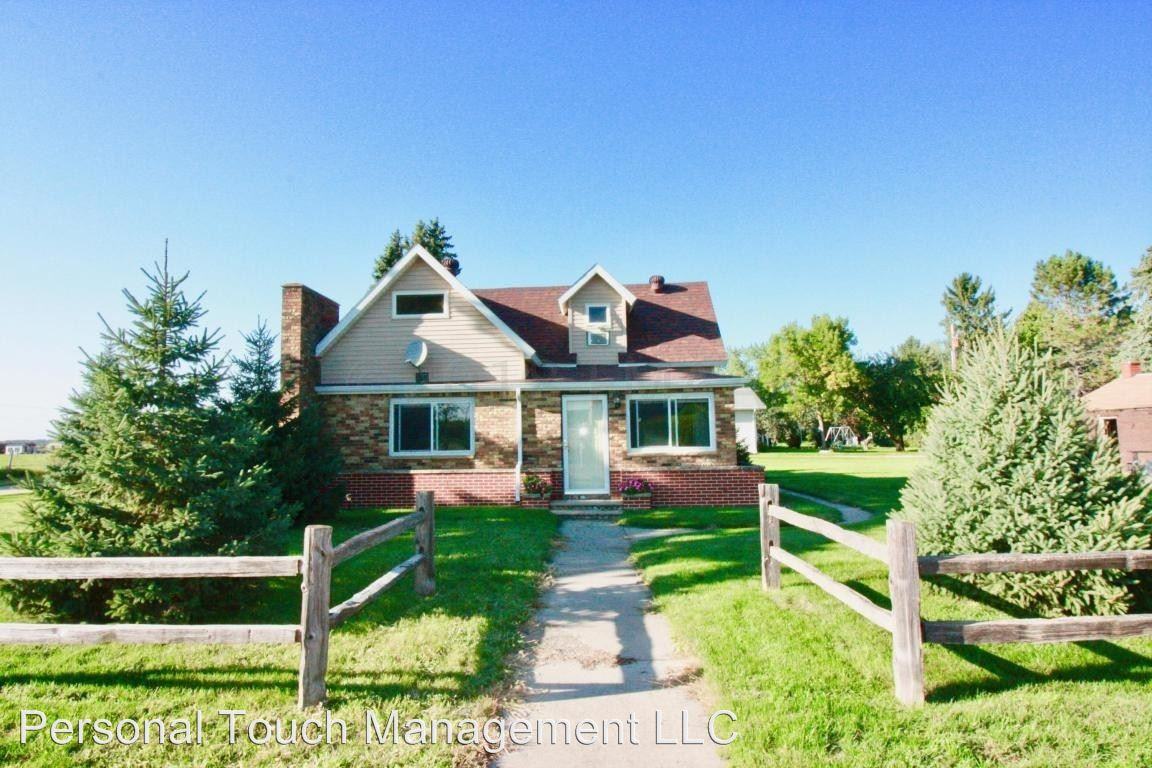 411 2nd St NW - Photo 3 of 37