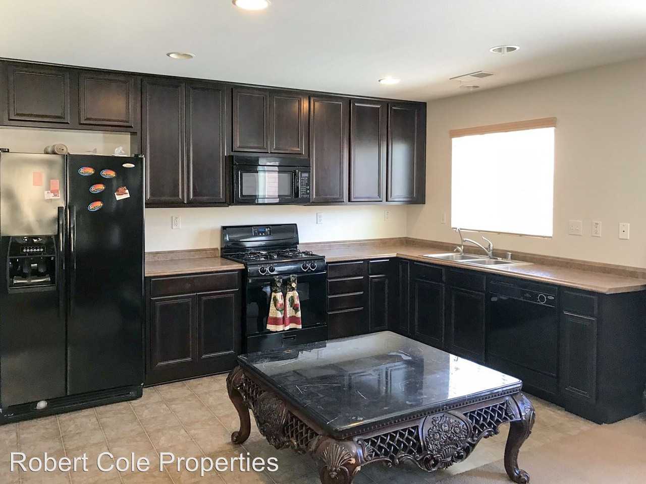 35692 Michael Ct - Photo 2 of 8