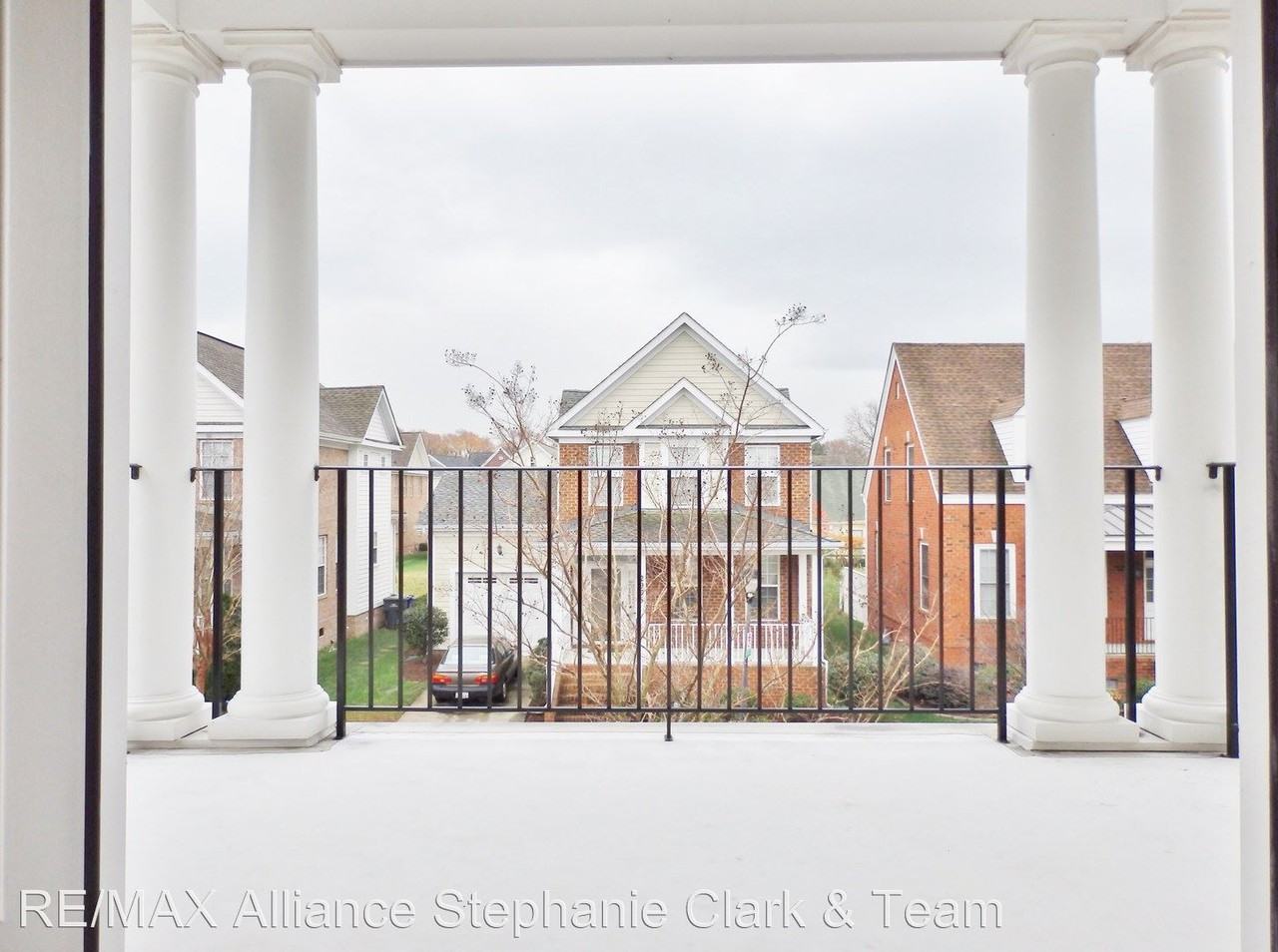 2954 Beachmont Ave - Photo 3 of 37