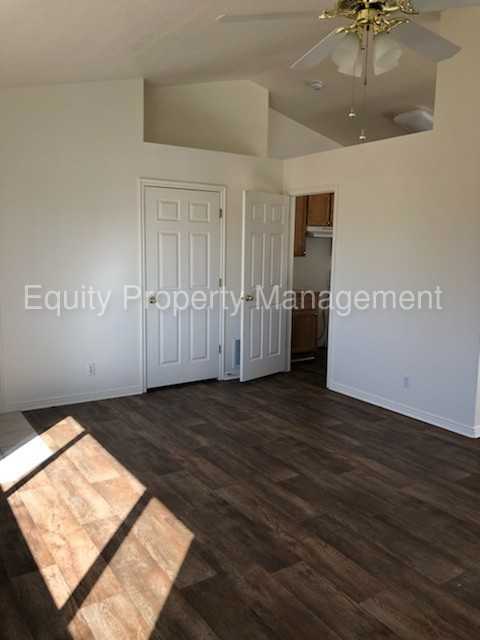 1322 N Monroe Blvd - Photo 3 of 13