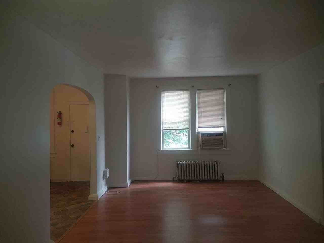 554 W Broadway - Photo 3 of 6
