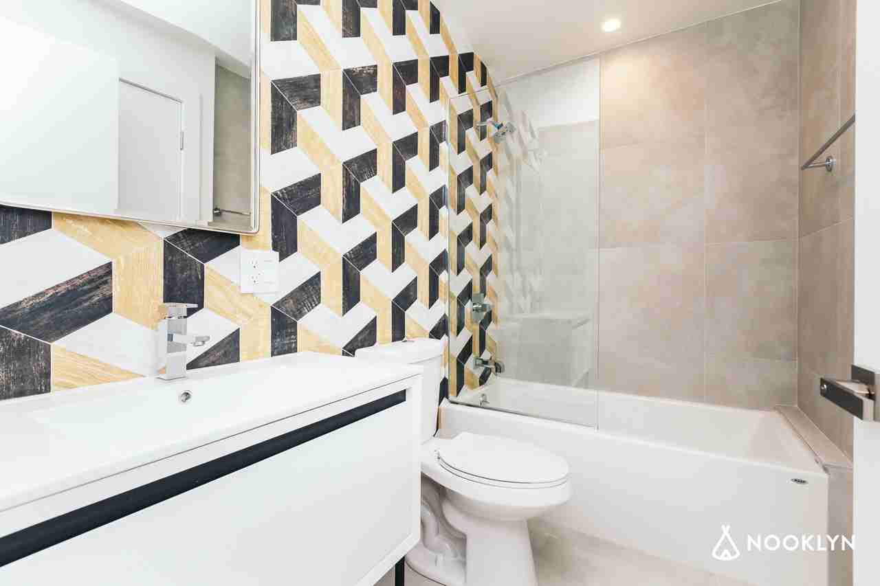 851 Madison Street #35GW