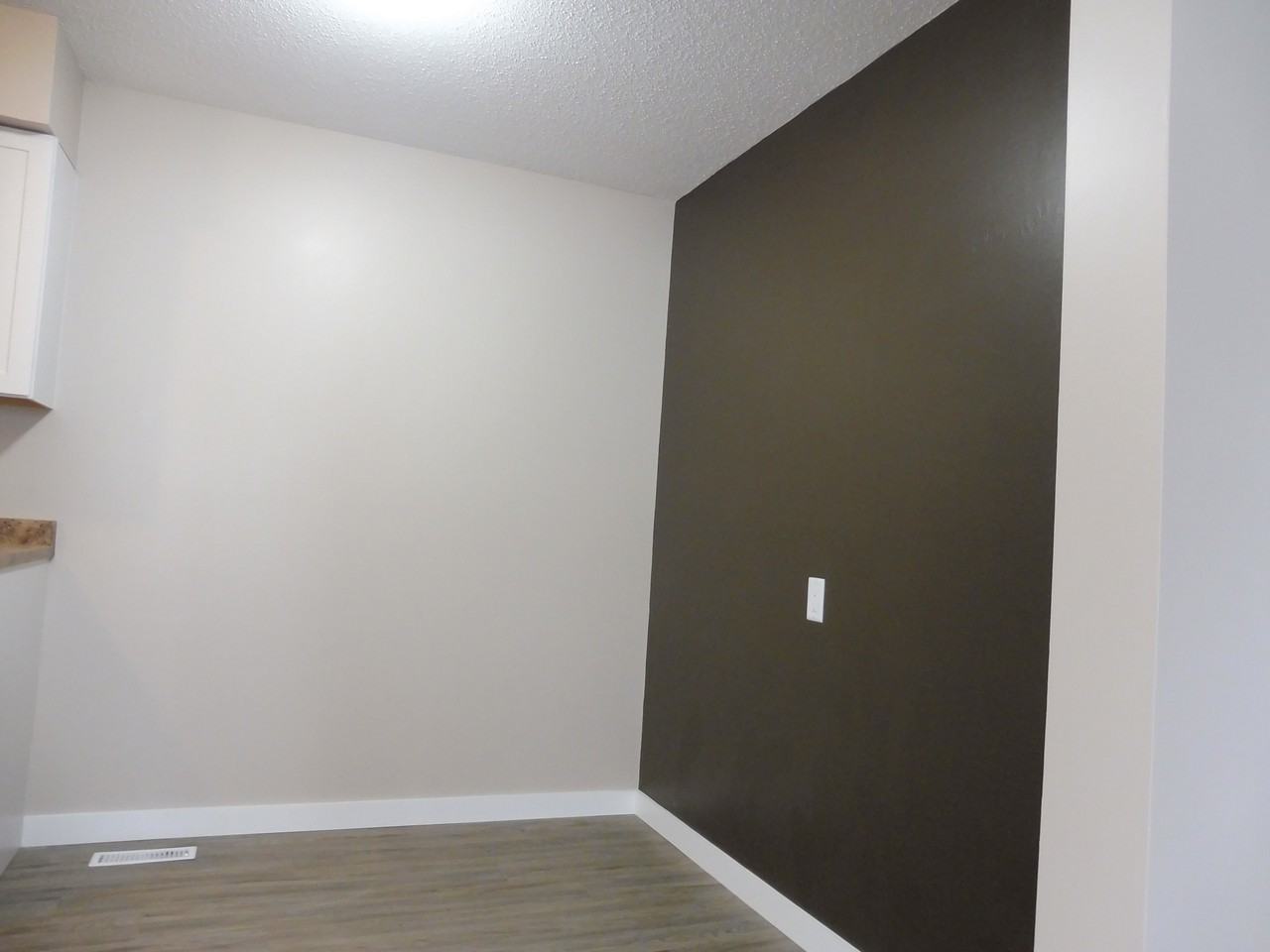 14205 82 St NW - Photo 3 of 9