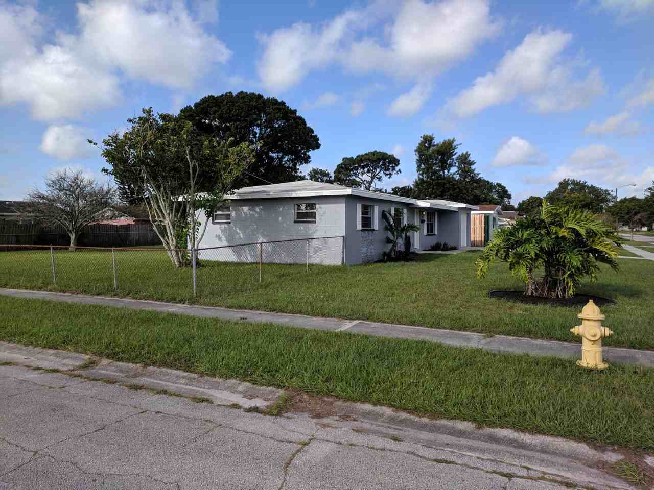 2793 Notre Dame Ave - Photo 2 of 15