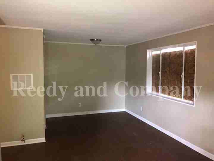 2740 Lola Ave - Photo 3 of 9