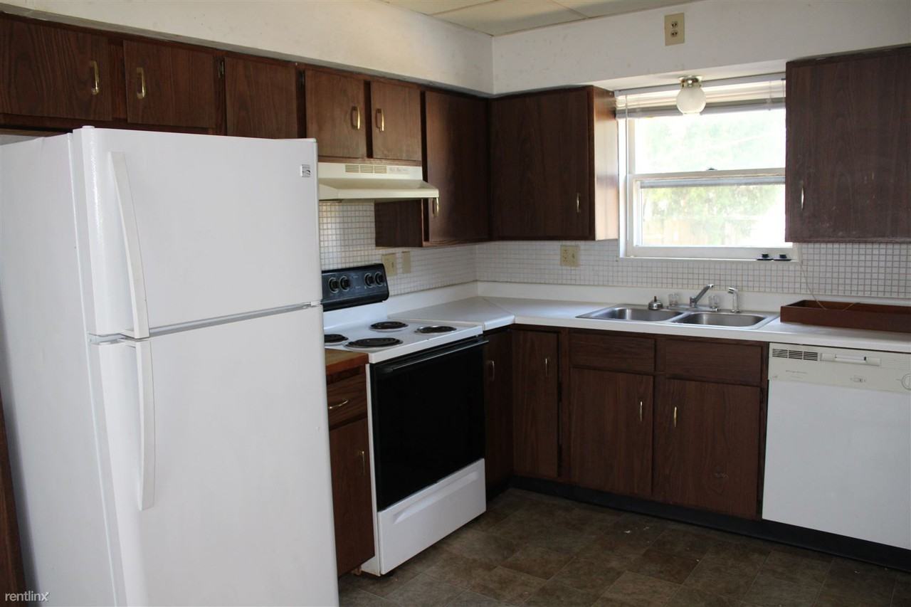 120 E Oak Grove Ave - Photo 2 of 8