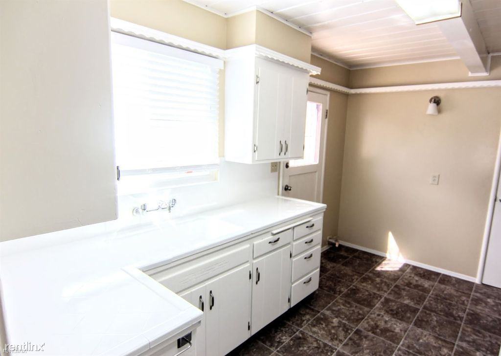 1466 Carlson Blvd - Photo 3 of 11