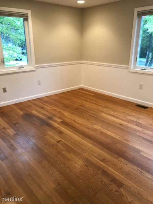 575 Daniel Webster Hwy - Photo 2 of 19