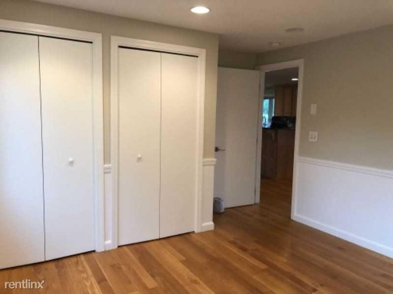 575 Daniel Webster Hwy - Photo 3 of 19